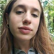 Estudiante con perfecto nivel de francés imparte clases a niños de primaria